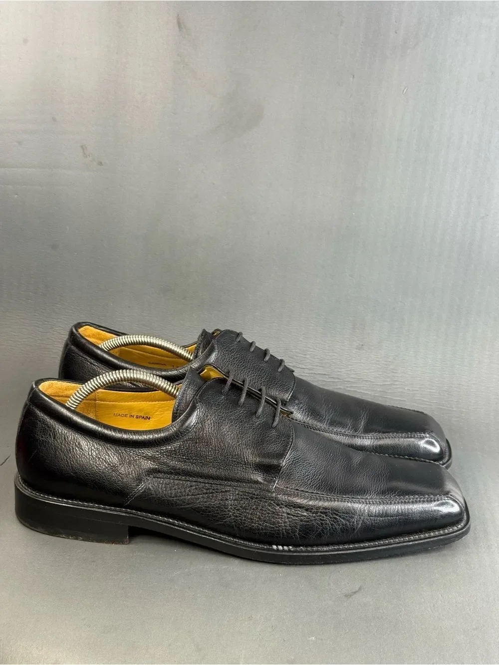 Mezlan gently used